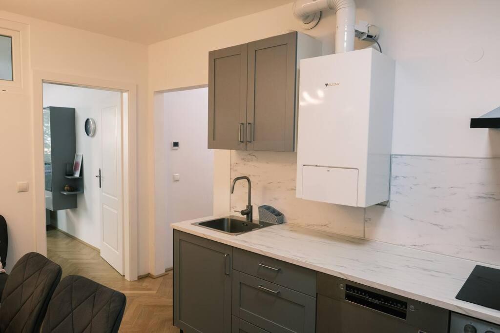 Pink Prater Apartment Vienna Exterior photo